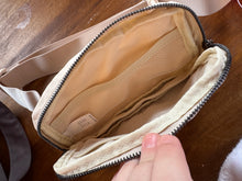 Load image into Gallery viewer, Cross Body Belt Bag
